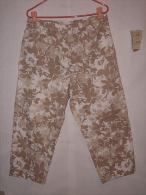 St. John's Bay Floral Print Pant Capris size 16 EUC