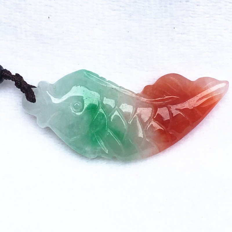 Hand-carved jade pendant, a jade amulet of an emerald fish