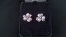 three pearl earrings  ER-0238