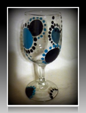 Blue and Black Dots 8 oz wine glass