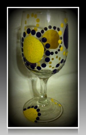Yellow and Black Dots 8 oz Wine Glass