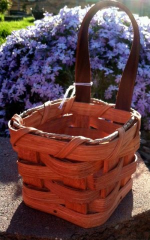 Amish Key Basket - With a genuine leather handle