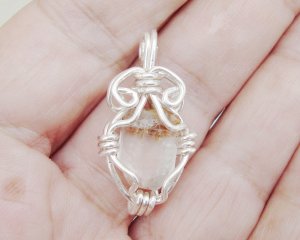 Natural Topaz crystal pendant 4.7 grams $59.00