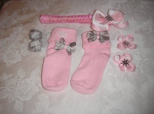 PINK HOLIDAY SNOWFLAKE HEADBAND BOW W/MATCHING VELCRO SOCKS & BOWS SZ3-5 YRS SET