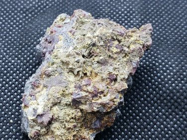 Kermesite specimen