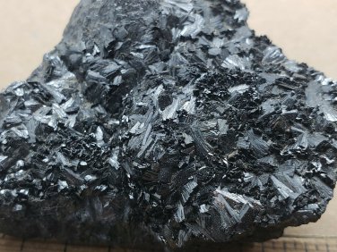 Lustrous Manganite specimen