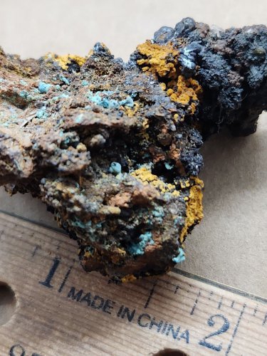 Stunning Tsumcorite w Rosasite specimen