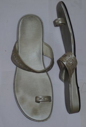 Silver Arabian Flats	Silver/Diamond detail