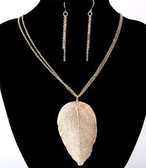 Leaf Me Here! Necklace Set