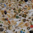 Lot of 100 pieces of vintage costume jewelry
