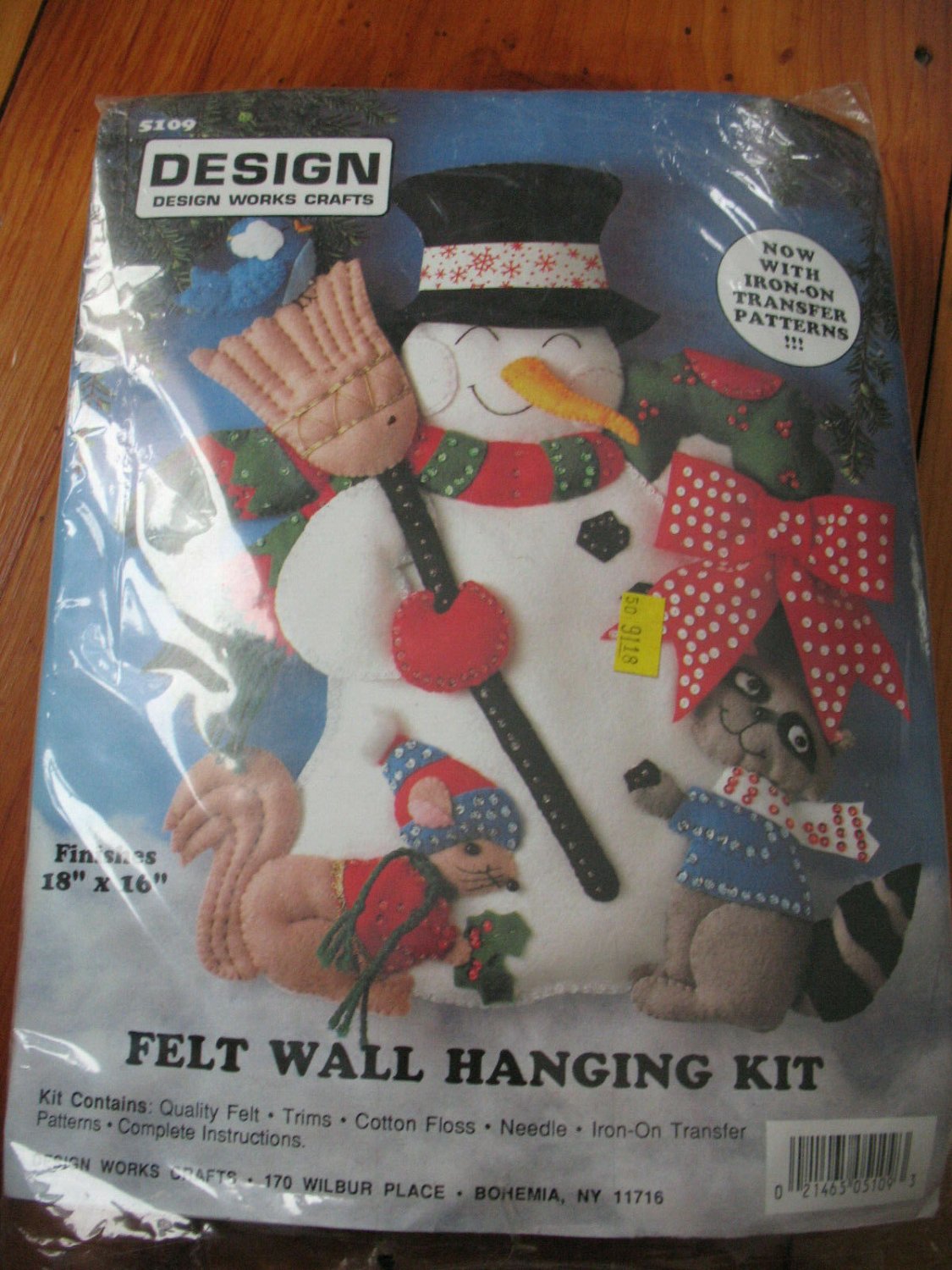 New Design Works Crafts CHRISTMAS Felt Wall Hanging Kit Snowman 5109