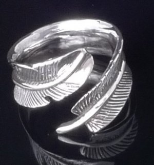 925 STERLING SILVER FEATHER BIKER LADIES RING sz N toZ3