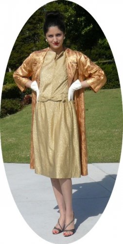 Vintage Peach/Gold Brocade Evening Coat: Elegant Style for Special Occasions