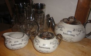 23 kt platnium 25th anniversary tea pot, cream & sugar jars, cups w/cup holders