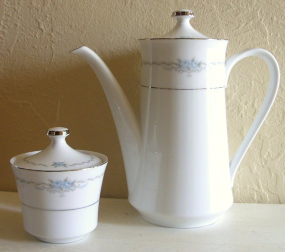 Style House Corsage Blue Rose Fine China Tea Set 20 Pieces Serving for