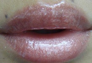 *ZOE* Pearly Moisture Lip Balm Tube (0.35 oz)