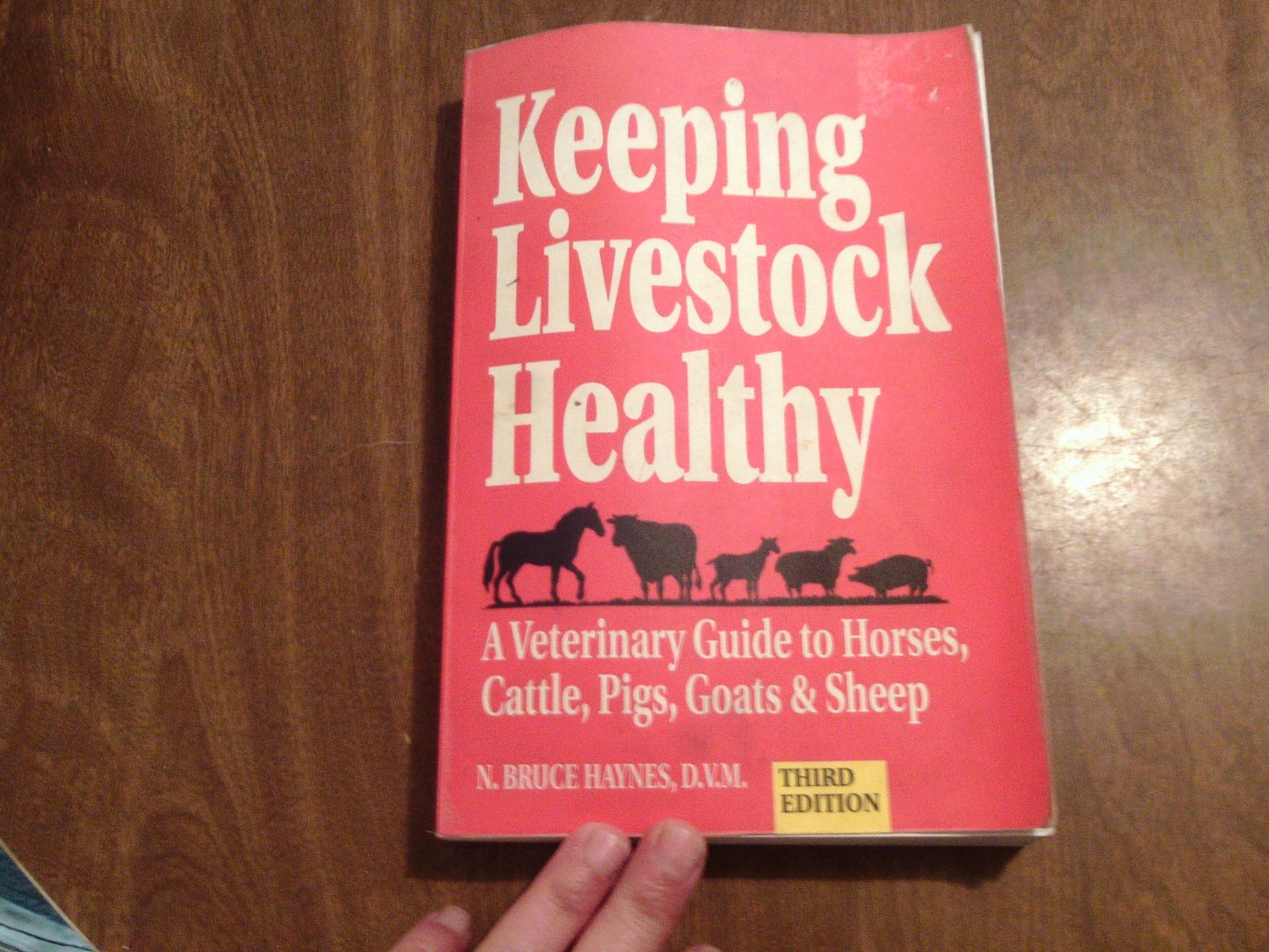 Keeping Livestock Healthy: A Veterinary Guide N. Bruce Haynes (1994) (G5A) horses, cattle, pigs
