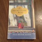 The Secret Life of Bees by Sue Monk Kidd (2002) (L24d9) Penguin Books PB The Secret Life of Bees by Sue Monk Kidd (2002) (L24d9) Penguin Books PB