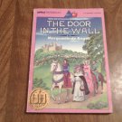 The Door in the Wall by Marguerite de Angeli (1984) (R34c3) An Apple Paperback, Scholastic PB