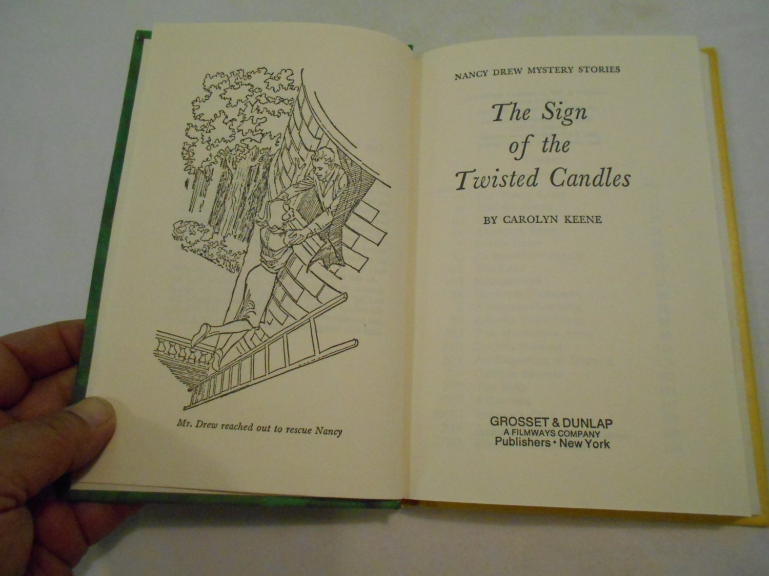 The Sign of the Twisted Candles by Carolyn Keene (1968) (C20) Nancy