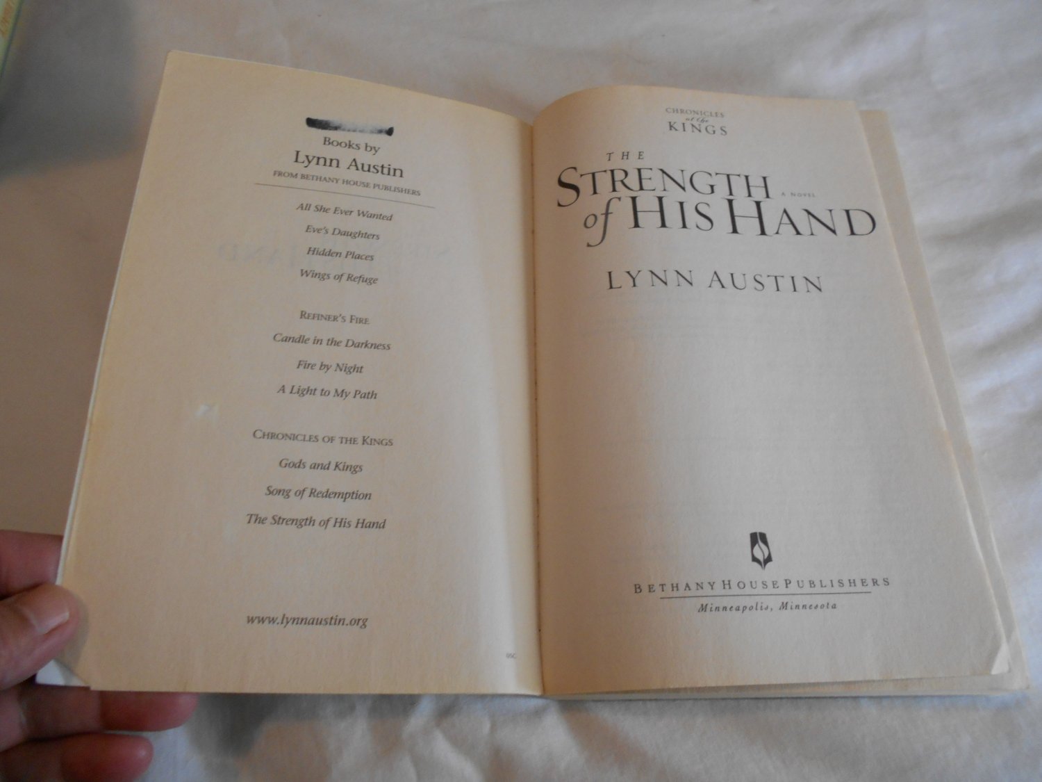 The Strength of His Hand by Lynn Austin (2005) (B26) Chronicles of the