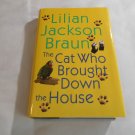 The Cat Who Brought Down the House by Lilian Jackson Braun (2009) (L23c11) The Cat Who... #25, LP HC The Cat Who Brought Down the House by Lilian Jackson Braun (2009) (L23c11) The Cat Who... #25, LP HC