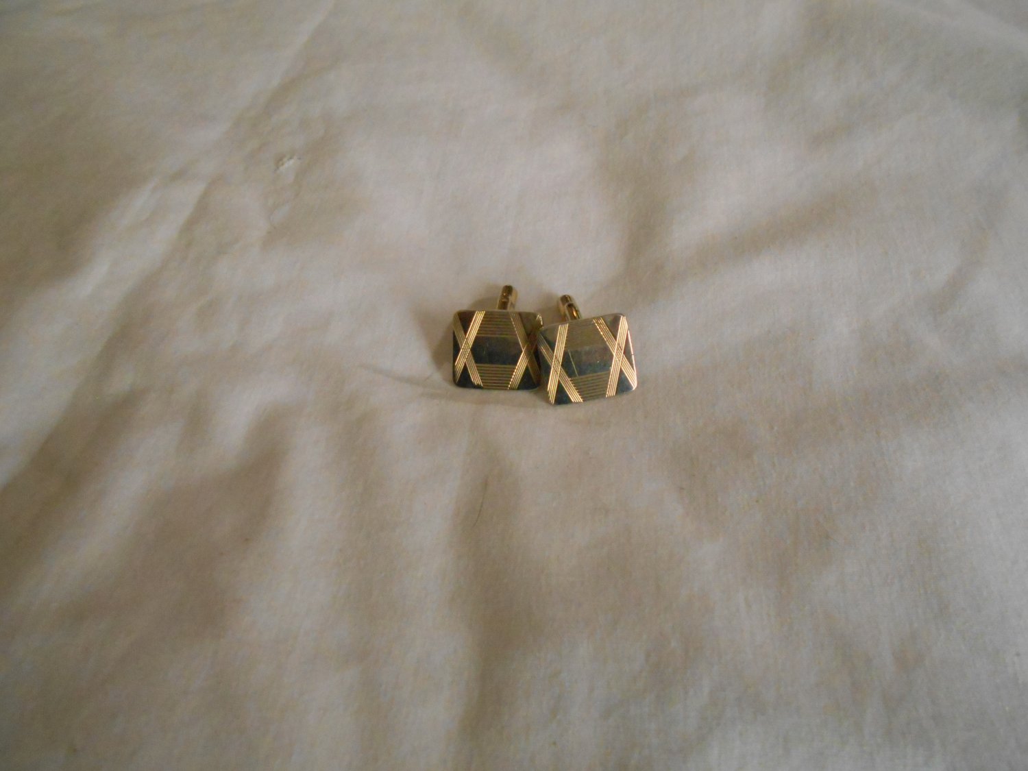 Vintage Gold Tone Cufflinks with a X Abstract Line Pattern on the Edge