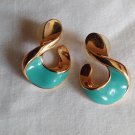 Avon Hint of Color Turquoise Enamel and Gold Tone 90s Pierced Earrings (BD2)