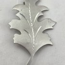 Silver Tone Etched Oak Leaf Brooch Pin (J1) Silver Tone Etched Oak Leaf Brooch Pin (J1)