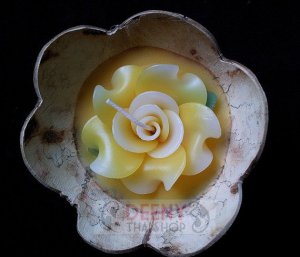 Flower Jum Pee aromatic candle in kala