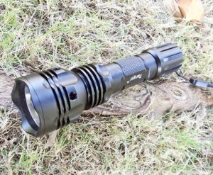 Wholesale Taclights Rechargeable CREE Q5 LED Far Focusing Tactical Flashlight