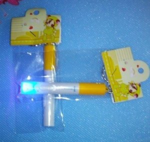 Wholesale 300 pcs/lot Novelty Mini LED Torch Light Money Detector Cigarette Key R86