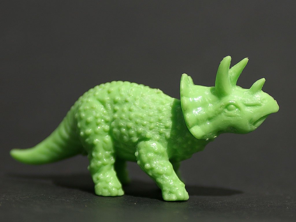 figurine dinosaur