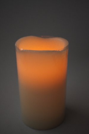 UZO1&acirc;�&cent; LED FLAMELESS COLOR CHANGING HOLIDAY CANDLES  THAT PLAYS ""SILENT NIGHT"" SONG
