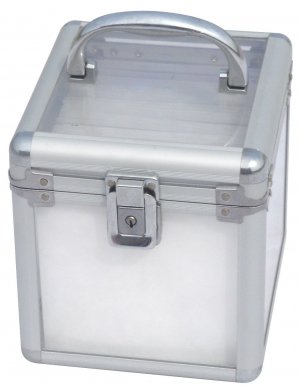 UZO1&acirc;�&cent; PORTABLE 80 CD / DVD CARRYING CASE