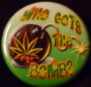 1 "WHO GOTS THE BOMB?" MARIJUANA pinback button badge 1.25"