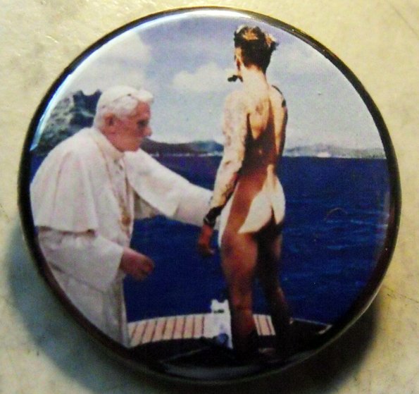 POPE BENEDICT BLESSES JUSTIN BIEBER pinback button badge 1.25"