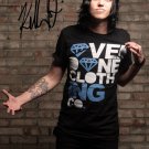 ** KELLIN QUINN SIGNED PHOTO 8X10 RP AUTOGRAPHED * SLEEPING WITH SIRENS ** KELLIN QUINN SIGNED PHOTO 8X10 RP AUTOGRAPHED * SLEEPING WITH SIRENS