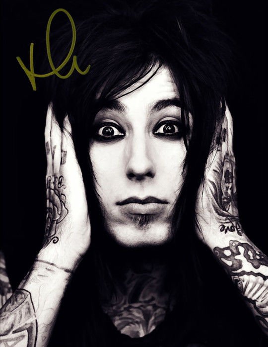 * RONNIE RADKE SIGNED POSTER PHOTO 8X10 RP AUTOGRAPHED * FALLING IN REVERSE