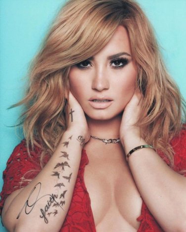 DEMI LOVATO SIGNED POSTER PHOTO 8X10 RP AUTOGRAPHED