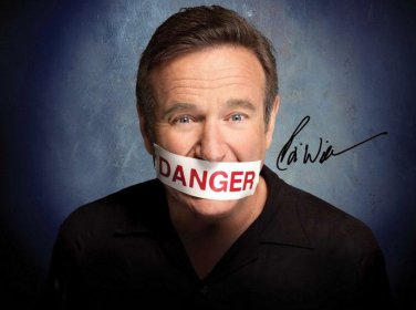 * ROBIN WILLIAMS  SIGNED PHOTO 8X10 RP AUTOGRAPHED