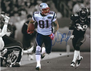 AARON HERNANDEZ SIGNED PHOTO 8X10 RP AUTO AUTOGRAPHED ** NEW ENGLAND PATRIOTS !