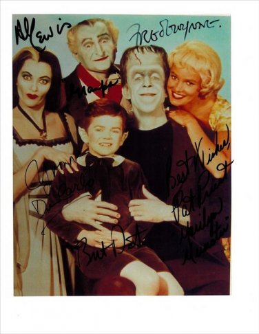 MUNSTERS FULL CAST SIGNED PHOTO 8X10 RP AUTOGRAPHED YVONNE DE CARLO FRED GWYNNE  ALL