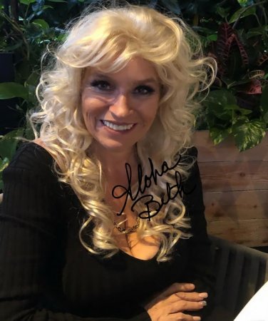 BETH CHAPMAN SIGNED PHOTO 8X10 RP AUTOGRAPHED DOG THE BOUNTY HUNTER