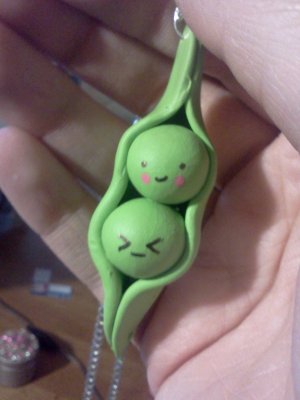 Super kawaii 'two peas in a pod' charm!