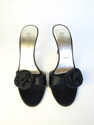 Authentic VERA WANG size 38&Acirc;&frac12; Black Satin Rosette heels