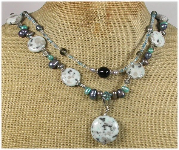 KIWI SESAME JASPER CRYSTAL PEARLS 2ROW NECKLACE