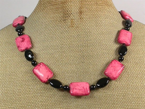 RED TURQUOISE BLACK AGATE NECKLACE