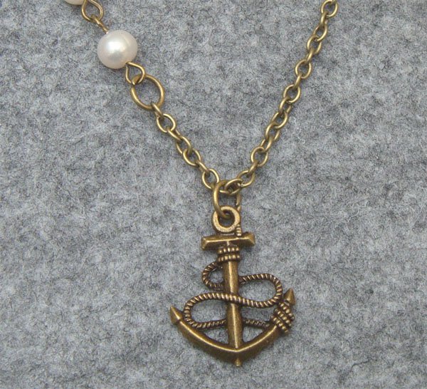 ANCHOR PENDANT & FRESH WATER PEARLS NECKLACE