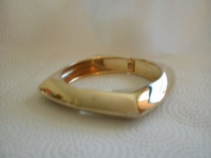 Goldtone Square Bracelet  #1004-br-1kc